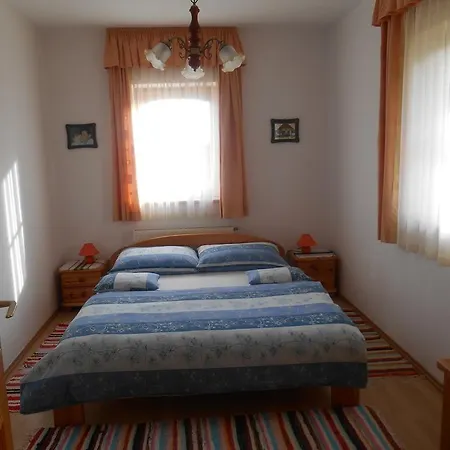 Vendegmarasztalo Porta Guest house