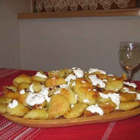 Vendegmarasztalo Porta *